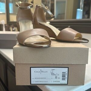Cole Haan nude wedge gold ankle strap wood-like wedge heel EUC size 8